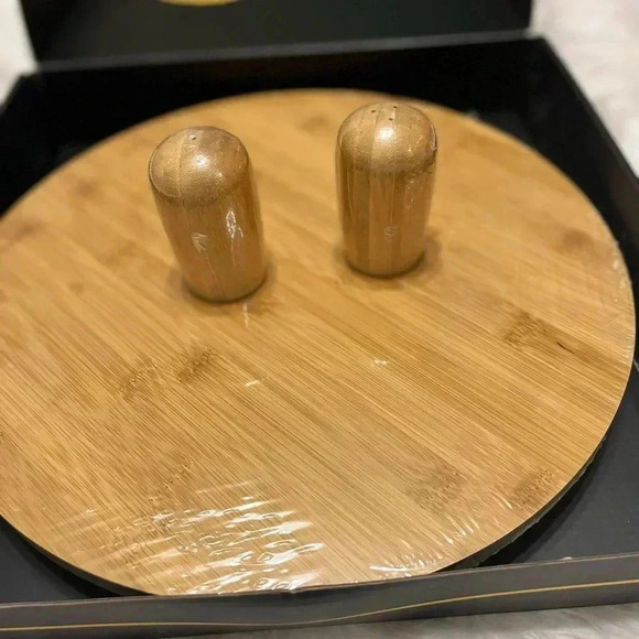 NWOT-Monarch life lazy Susan w- salt & pepper shakers - Picture 2 of 4